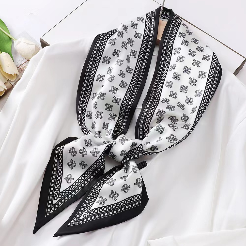 Foulard Quadrato di Lusso in S - Luxury Bags China recensione e prezzo